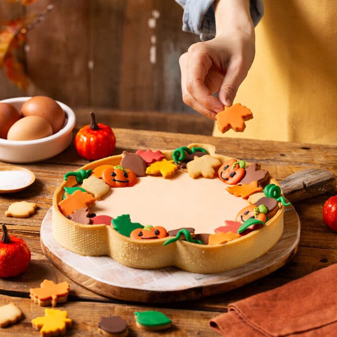Dolce a forma di zucca realizzato con la sagoma microforata